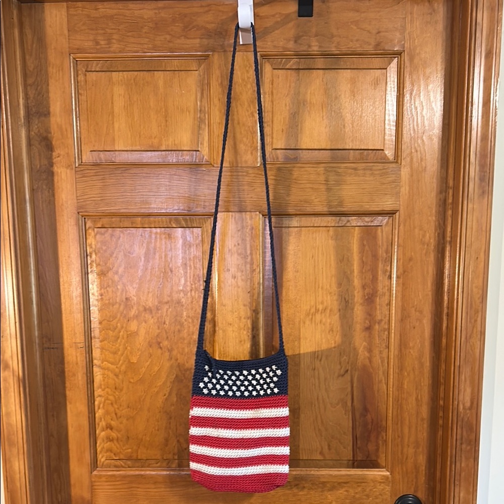 Lina Patriotic Crochet Crossbody Bag W/Zip Closure and inside zip pocket-EUC